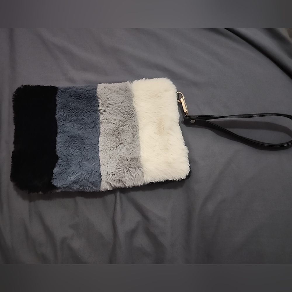 Wristlet Clutch Handbag for Women (used and in great condition!)